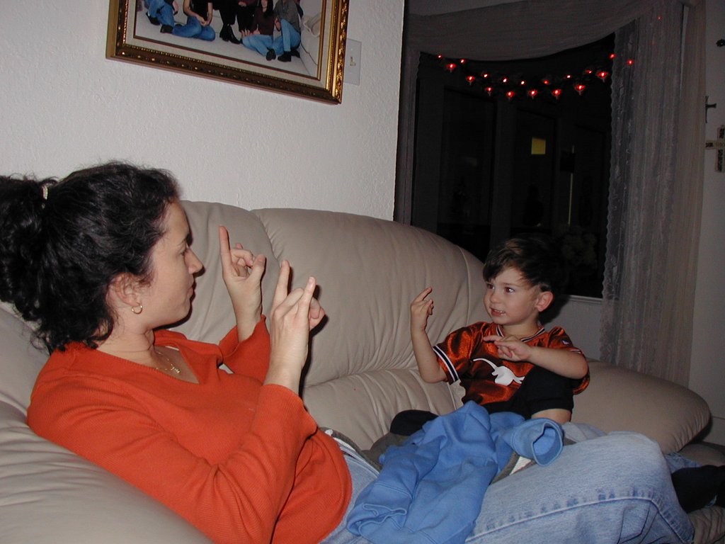 2003-11-28-Thanksgiving-05-couch-Suzi-Dax-longhorns.JPG