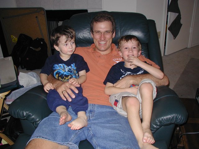 2003/11(November)/ThanksGiving/640x480_2003-11-26-Thanksgiving-07-Travis-Dax-Chance.JPG