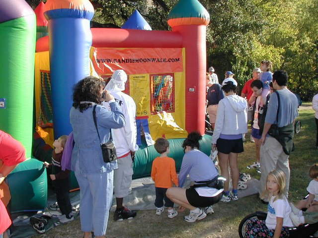 2003-11-27-Thanksgiving-01-Turkeytrot-Dax.JPG