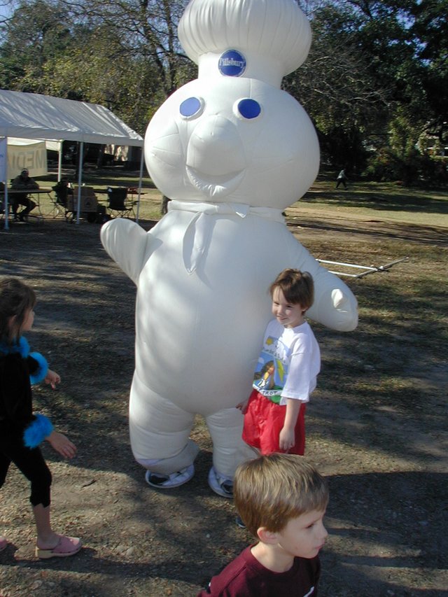 2003-11-27-Thanksgiving-07-Turkeytrot-Chance-pillsbury-doughboy.JPG