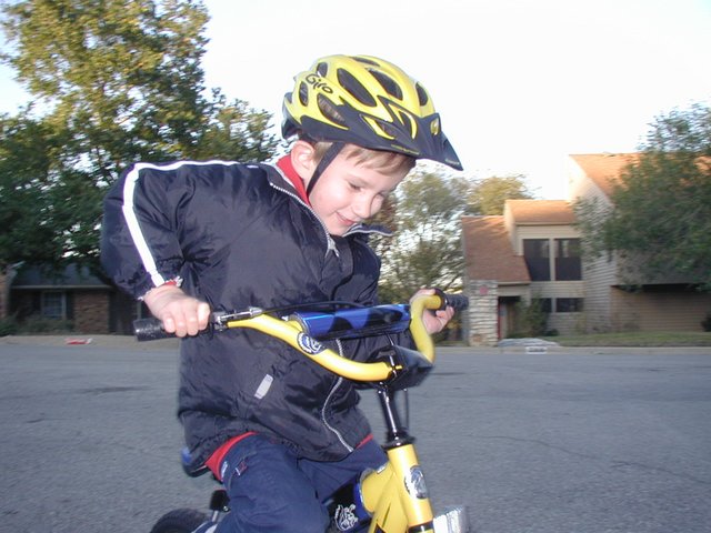 2003/11(November)/ThanksGiving/640x480_2003-11-27-Thanksgiving-14-bikes-Chance.JPG