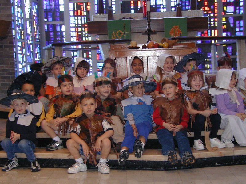2003/11(November)/ThanksGiving/800x600_2003-11-21-Thanksgiving-play-04-Chance.JPG
