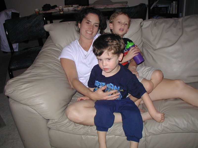 2003-11-26-Thanksgiving-10-Suzi-Chance-Dax.JPG