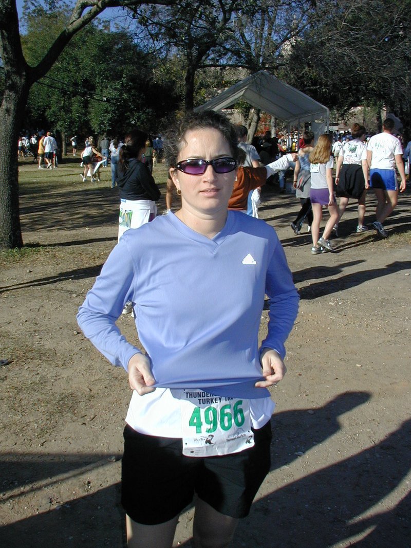 2003-11-27-Thanksgiving-04-Turkeytrot-Suzi.JPG