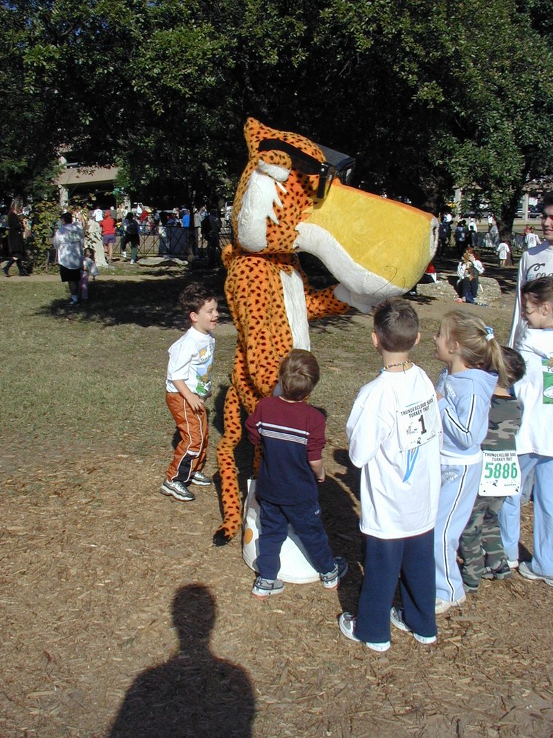 2003-11-27-Thanksgiving-08-Turkeytrot-Chance-cheeta.JPG