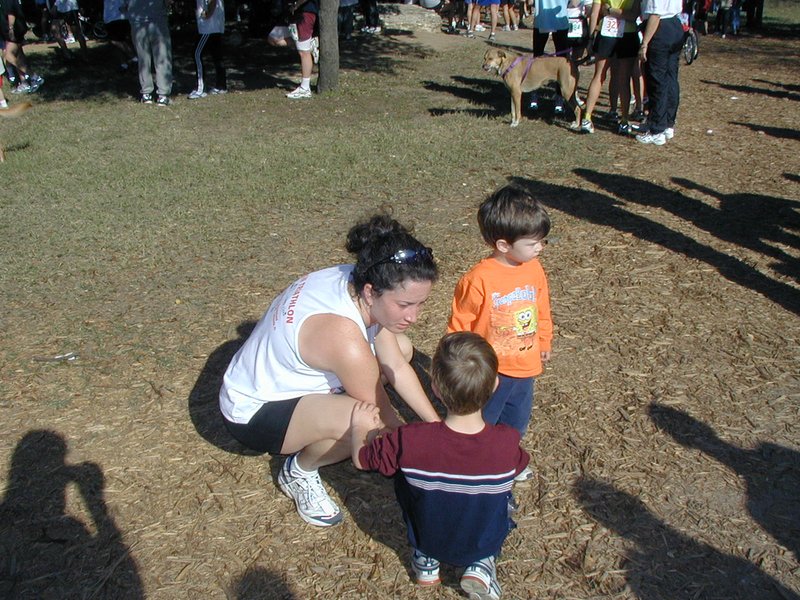 2003-11-27-Thanksgiving-11-Turkeytrot-Suzi-Chance-Dax.JPG