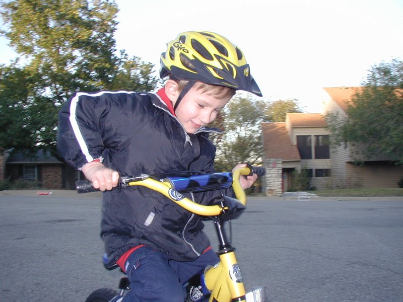 2003-11-27-Thanksgiving-14-bikes-Chance.JPG