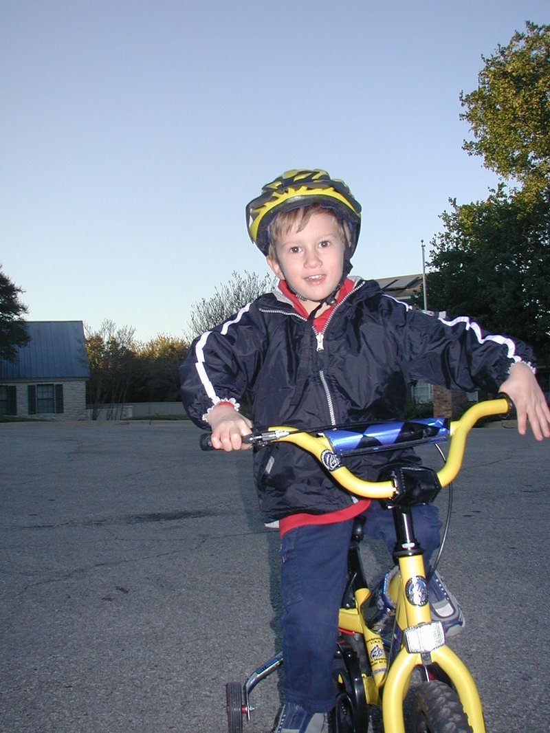 2003-11-27-Thanksgiving-16-bikes-Chance.JPG