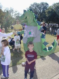 2003-11-27-Thanksgiving-05-Turkeytrot-Chance-Mangia-dragon.JPG