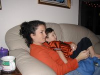 2003-11-28-Thanksgiving-01-couch-Suzi-Dax-longhorns.JPG