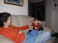 2003-11-28-Thanksgiving-06-couch-Suzi-Dax-longhorns.JPG