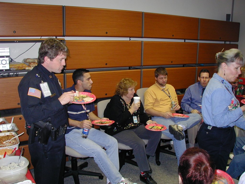 2003/12(December)/AAC-Party/1024x768_2003-12-18-AAC-Xmas-03-CaptainPat-Mark-Cyndi-James-Steve-Rae.JPG