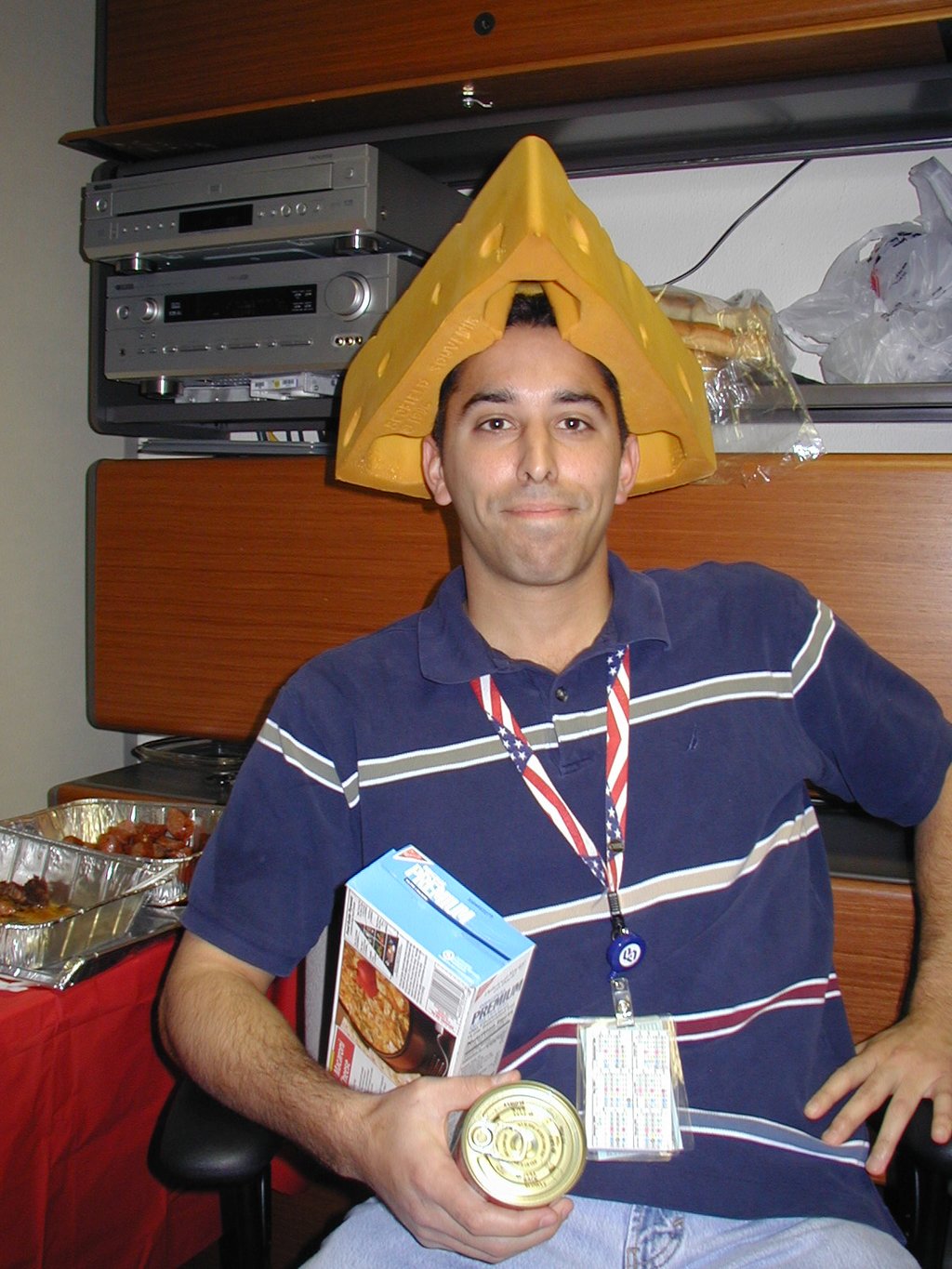 2003/12(December)/AAC-Party/1024x768_2003-12-18-AAC-Xmas-27-Mark-cheesehead.JPG