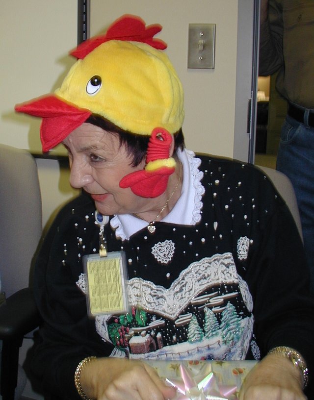 2003/12(December)/AAC-Party/640x480_2003-12-18-AAC-Xmas-07-Ellie.JPG