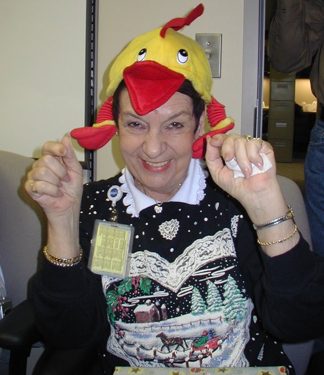 2003/12(December)/AAC-Party/640x480_2003-12-18-AAC-Xmas-09-Ellie.JPG