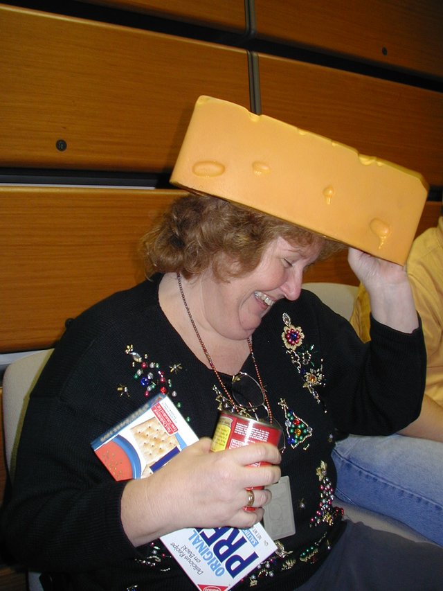 2003/12(December)/AAC-Party/640x480_2003-12-18-AAC-Xmas-10-Cyndi.JPG