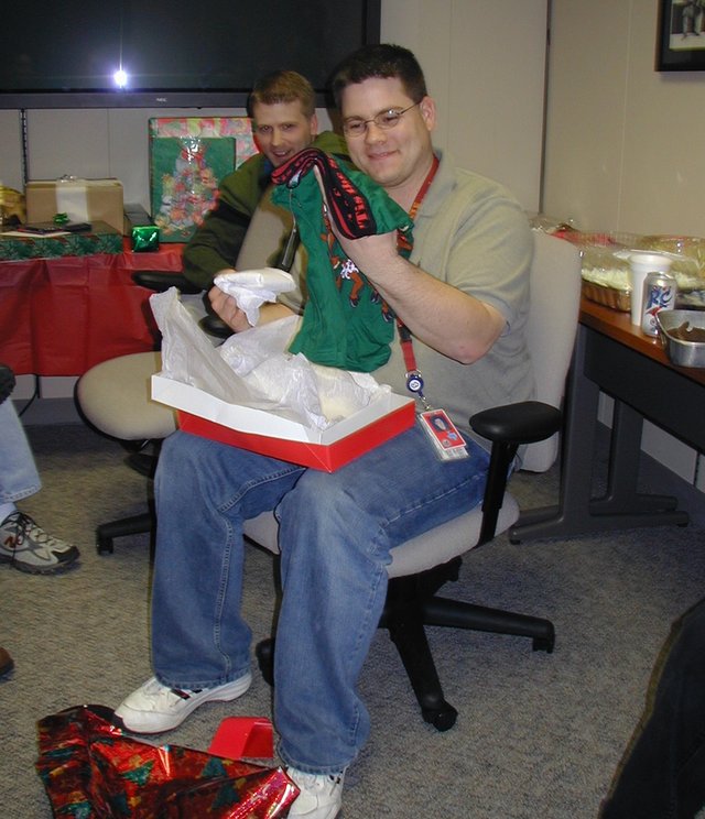 2003-12-18-AAC-Xmas-13-Casey-boxers.JPG