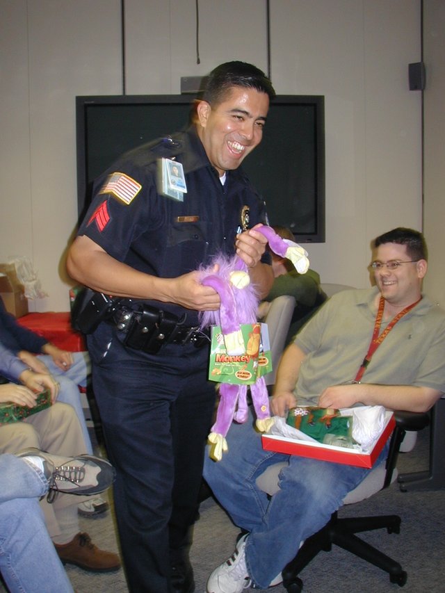 2003/12(December)/AAC-Party/640x480_2003-12-18-AAC-Xmas-21-Louis-monkey.JPG