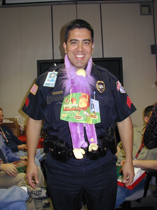 2003-12-18-AAC-Xmas-22-Louis-monkey.JPG