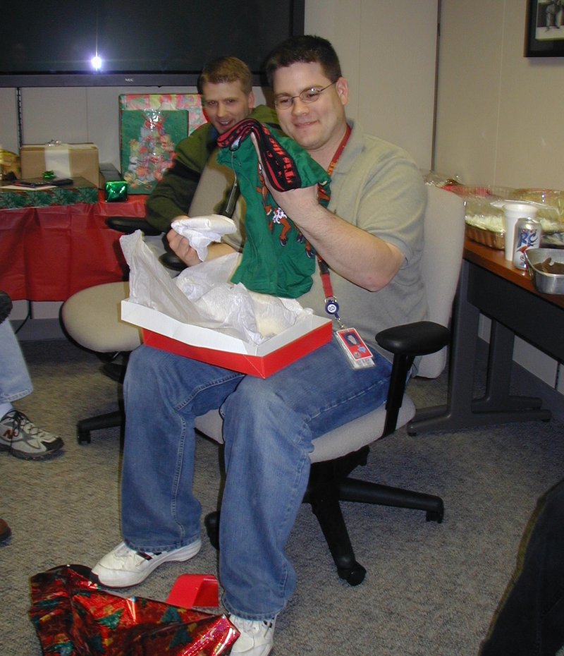 2003/12(December)/AAC-Party/800x600_2003-12-18-AAC-Xmas-13-Casey-boxers.JPG
