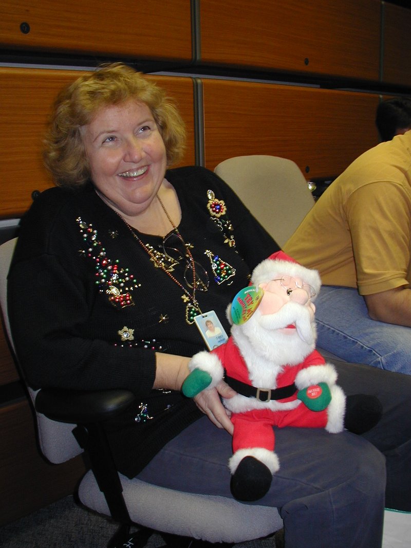 2003-12-18-AAC-Xmas-30-Cyndi-santa.JPG