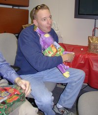 2003-12-18-AAC-Xmas-28-Ray-monkey.JPG