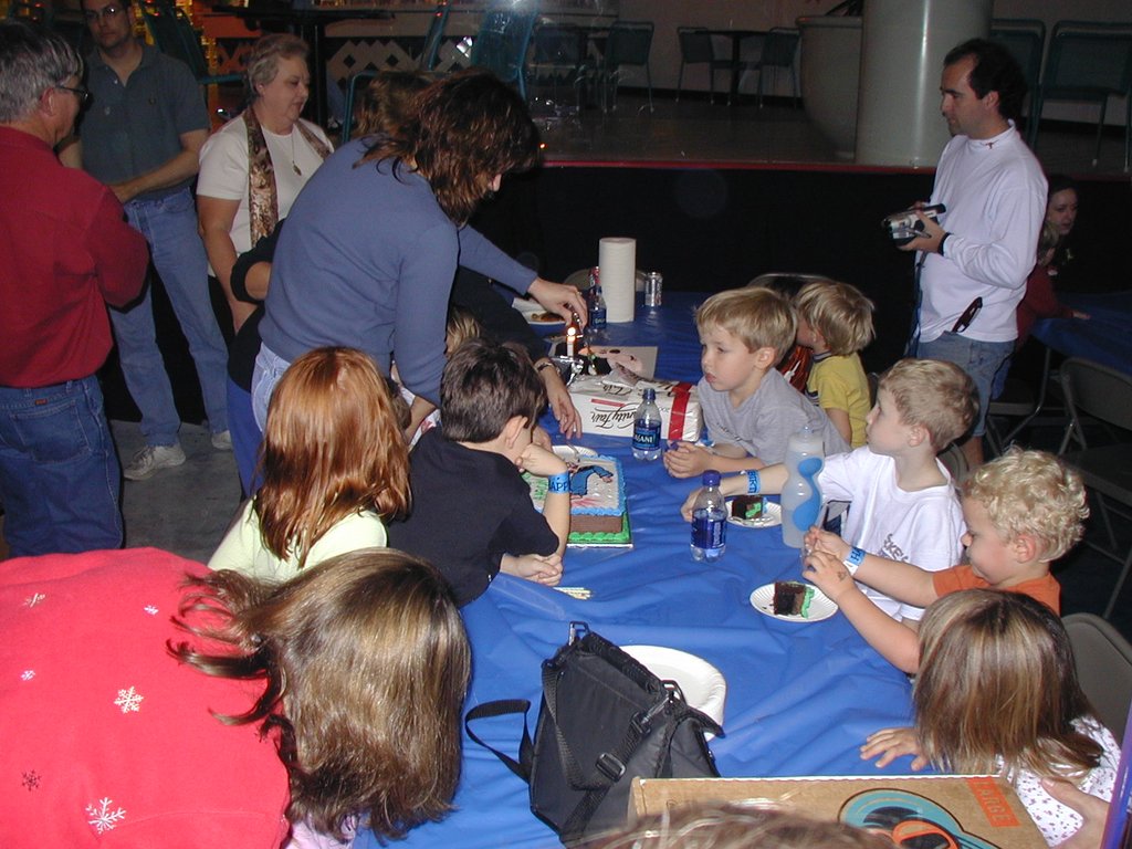 2003-12-13-Aaron-bday-7-Brendan.JPG