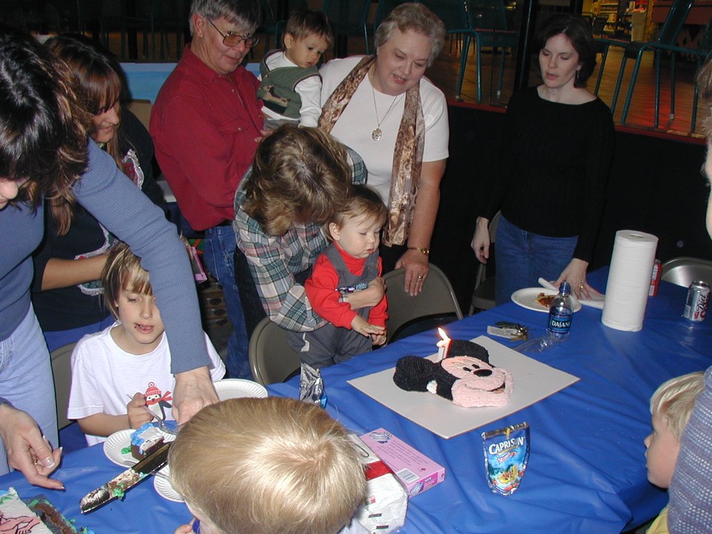 2003-12-13-Aaron-bday-8-Brendan-cake.JPG