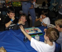 2003/12(December)/Aaron-Brendan-Bday/2003-12-13-Aaron-bday-1-cake.JPG