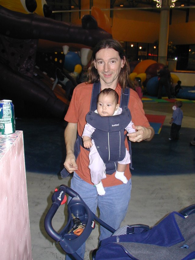 2003/12(December)/Aaron-Brendan-Bday/640x480_2003-12-13-Aaron-bday-6-Piers-Abigail.JPG