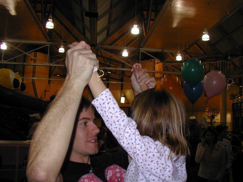 2003/12(December)/Aaron-Brendan-Bday/800x600_2003-12-13-Aaron-bday-4-Ben-Kalyani.JPG