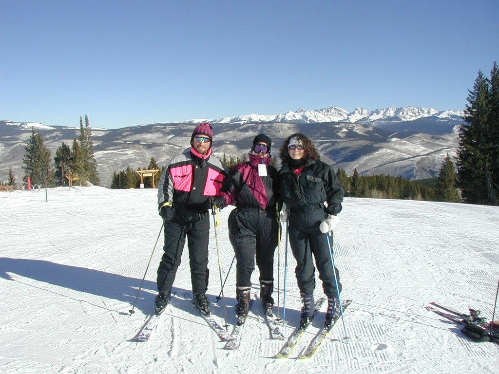 2003-12-19-Beaver-Creek-06-Ren-Marci-Suzi.JPG