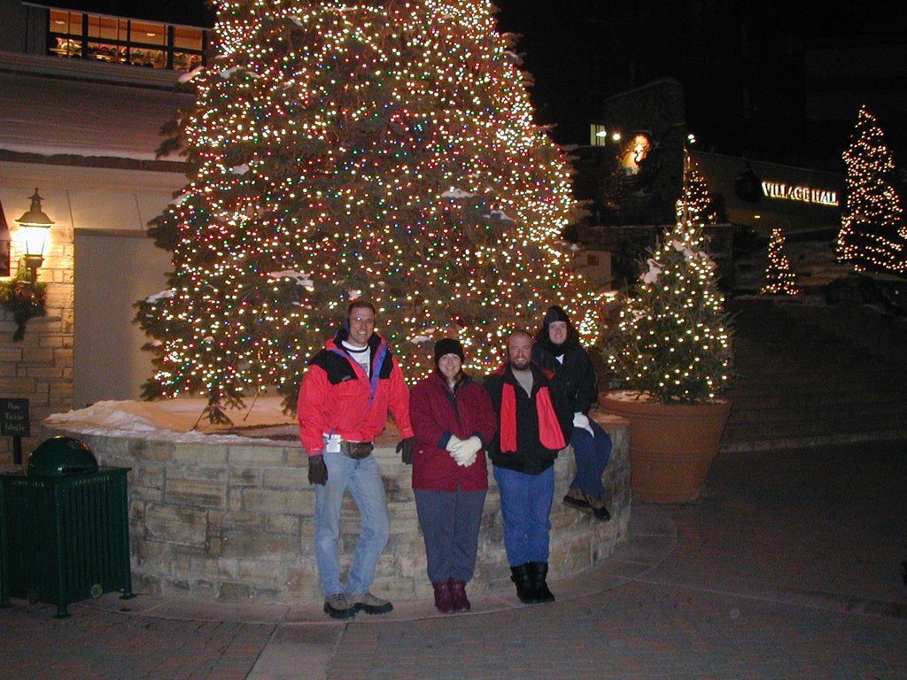 2003-12-19-Beaver-Creek-15-Travis-Marci-Ren-Suzi.JPG