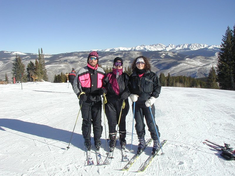2003-12-19-Beaver-Creek-05-Ren-Marci-Suzi.JPG