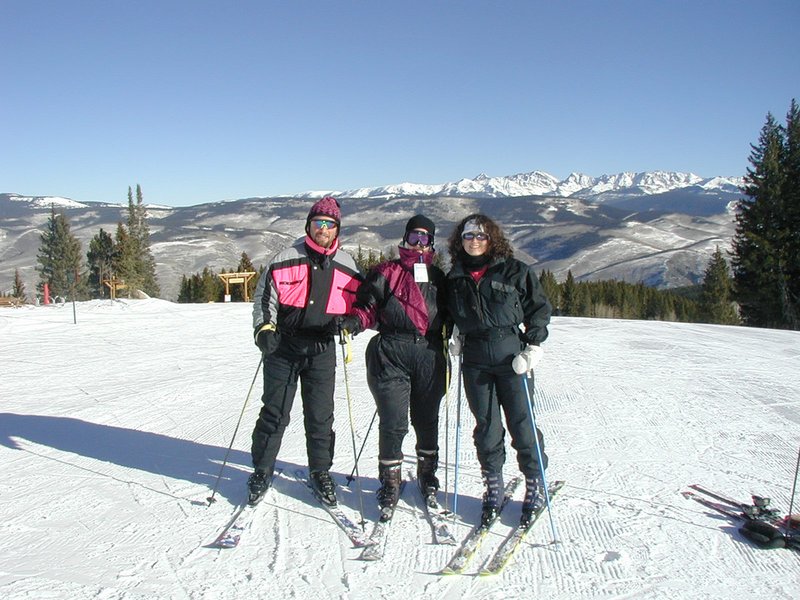 2003-12-19-Beaver-Creek-06-Ren-Marci-Suzi.JPG