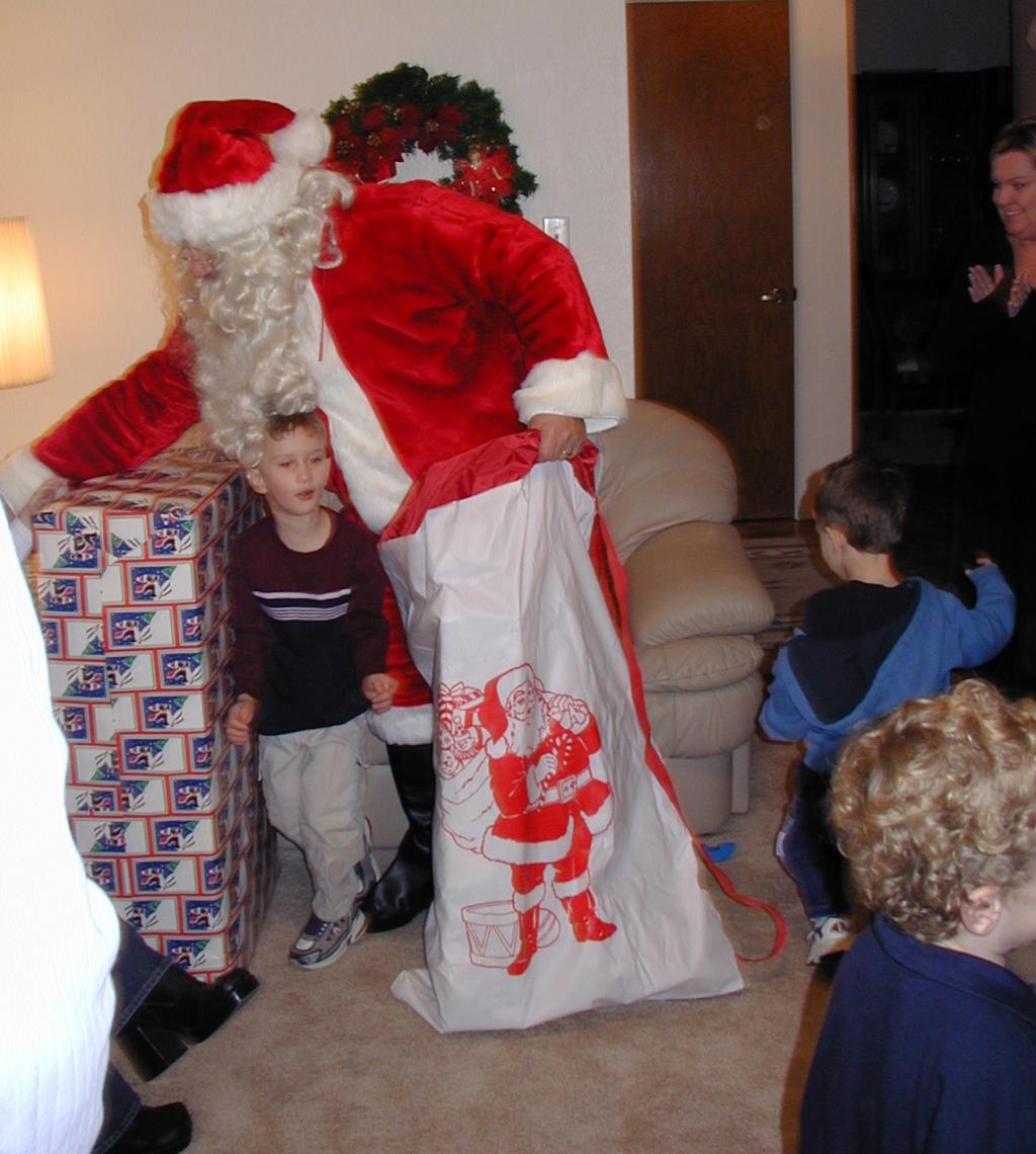 2003-12-24-Xmas-eve-06-Santa-Chance.JPG