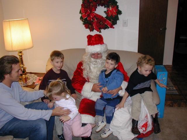 2003/12(December)/Christmas/640x480_2003-12-24-Xmas-eve-14--Santa-Chance-Dax-Vale-Kyla.JPG
