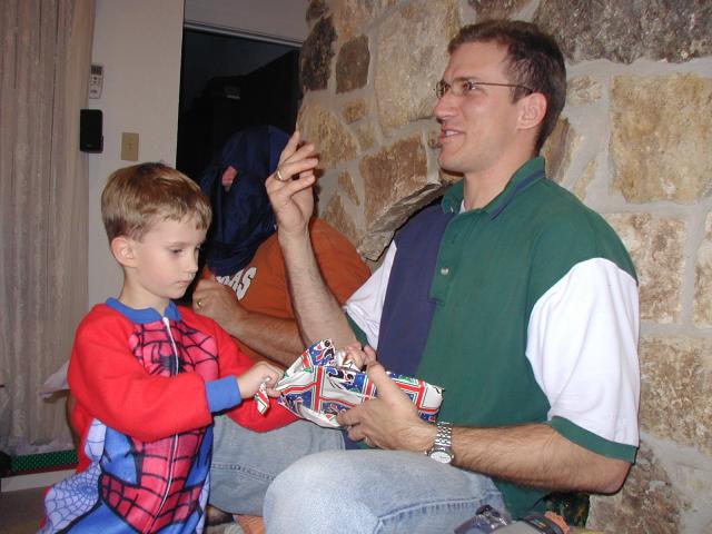 2003-12-24-Xmas-eve-31-Chance-Travis.JPG