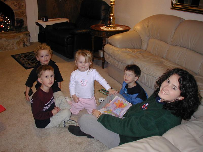 2003/12(December)/Christmas/2003-12-24-Xmas-eve-01-reading-Chance-Vale-Kyla-Dax-Suzi.JPG