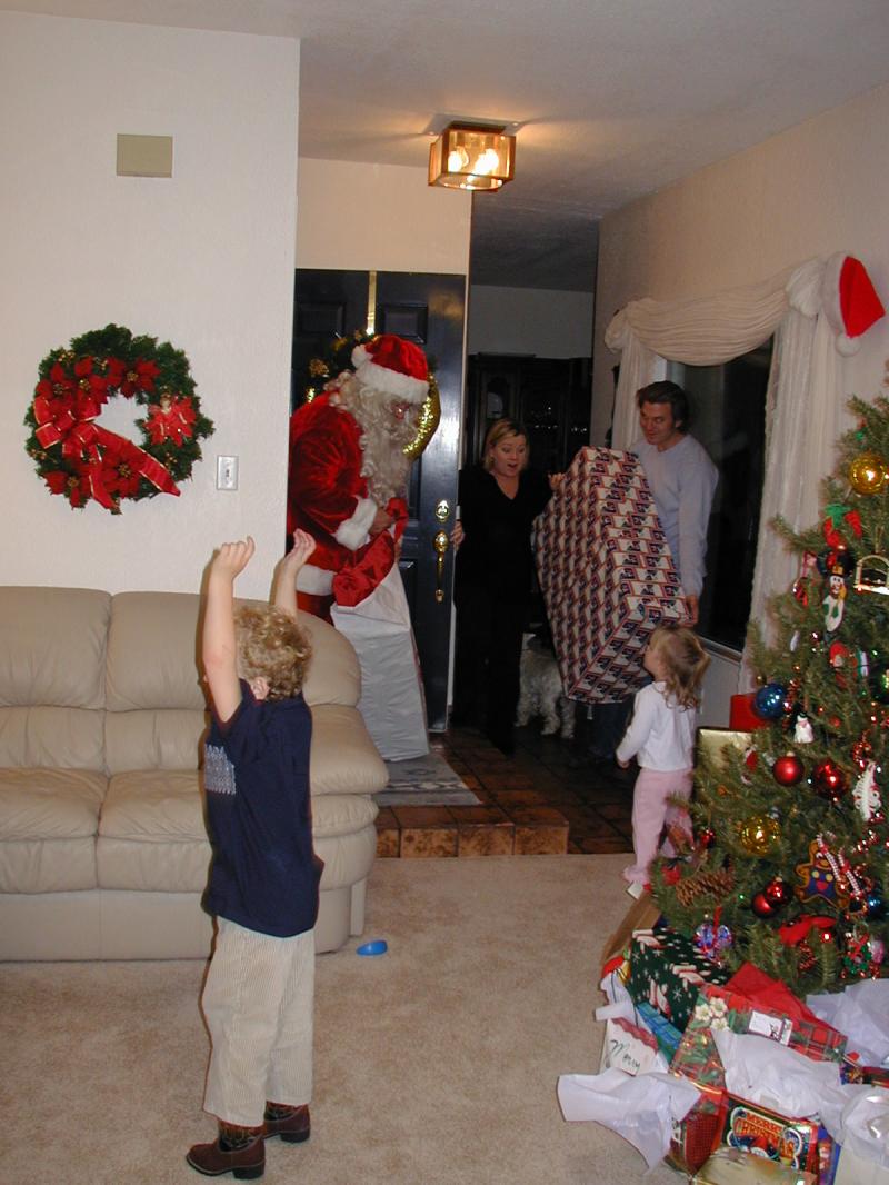 2003-12-24-Xmas-eve-05-Santa-Vale-Kyla.JPG