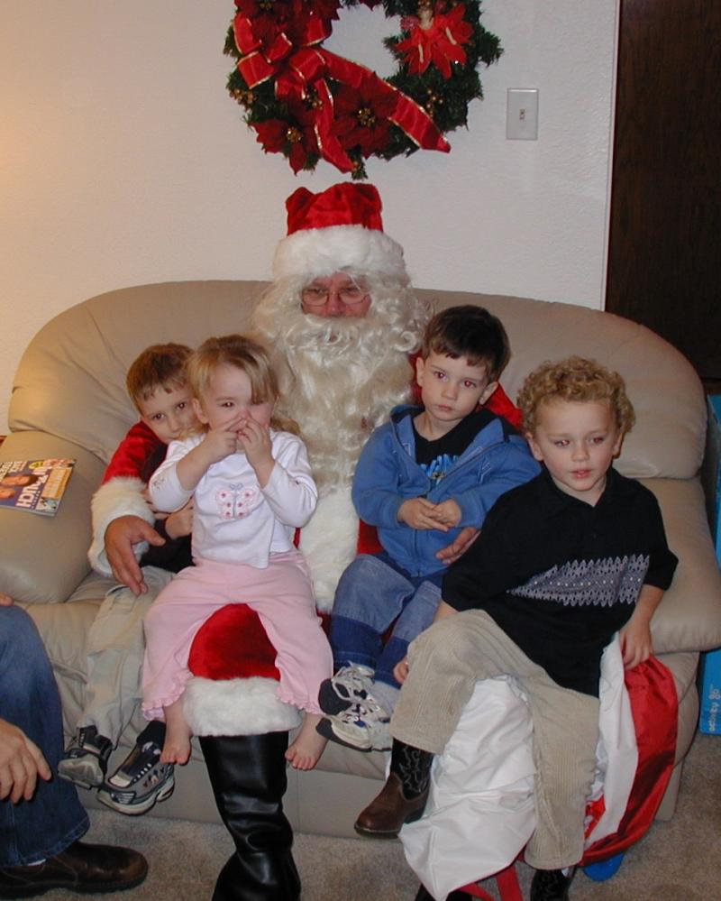 2003-12-24-Xmas-eve-13-Santa-Chance-Dax-Vale-Kyla.JPG