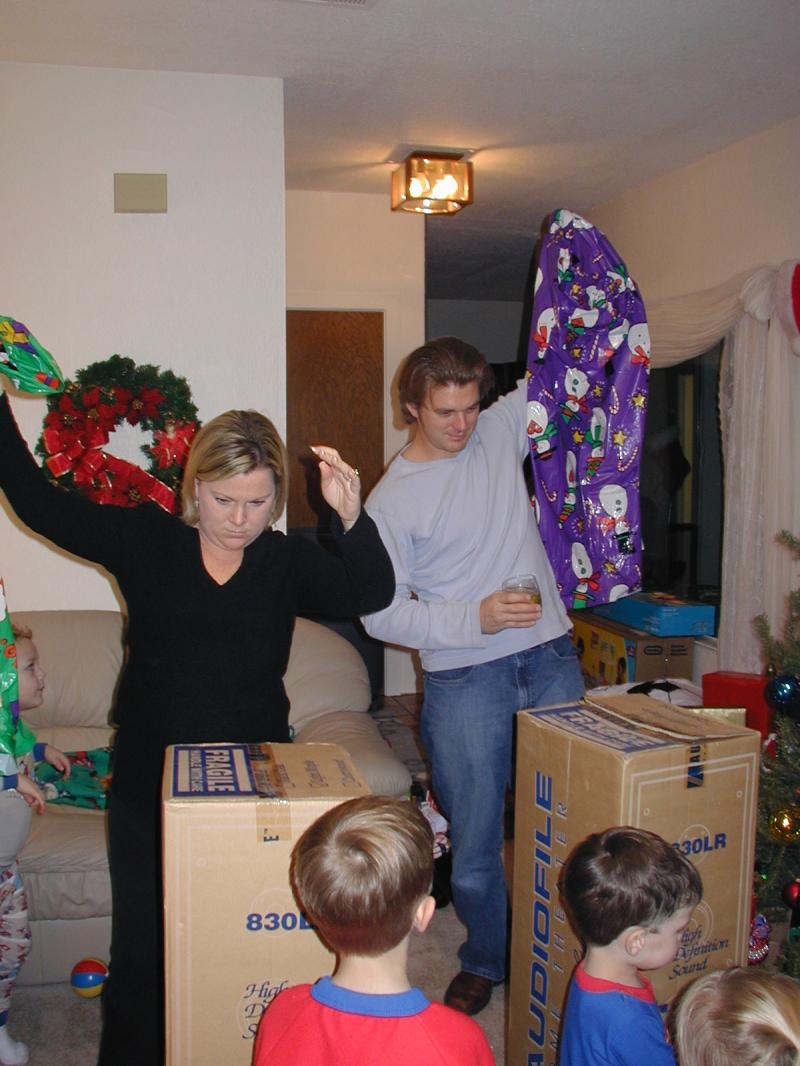 2003-12-24-Xmas-eve-22-Justin-Katie-speakers.JPG