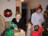 2003-12-24-Xmas-eve-23-Justin-Katie-speakers.JPG