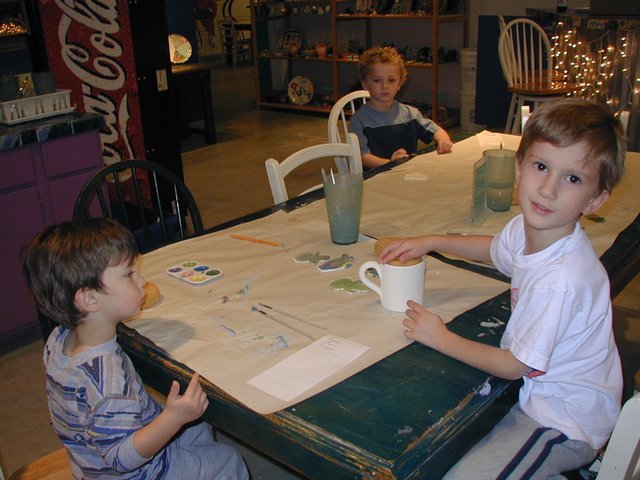 2003/12(December)/Misc/640x480_2003-12-04-ceramics-by-you-3-Dax-Vale-Chance.JPG