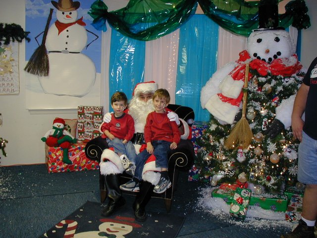 2003/12(December)/Misc/640x480_2003-12-06-Church-Santa-breakfast-07-Chance-Dax.JPG