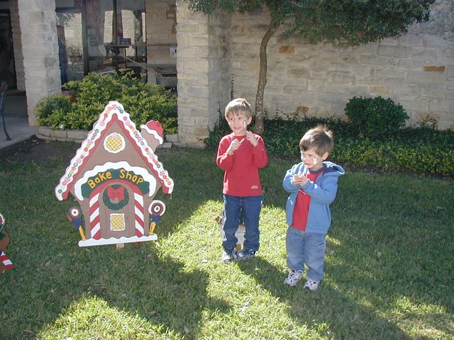 2003/12(December)/Misc/640x480_2003-12-06-Church-Santa-breakfast-09-Chance-Dax.JPG