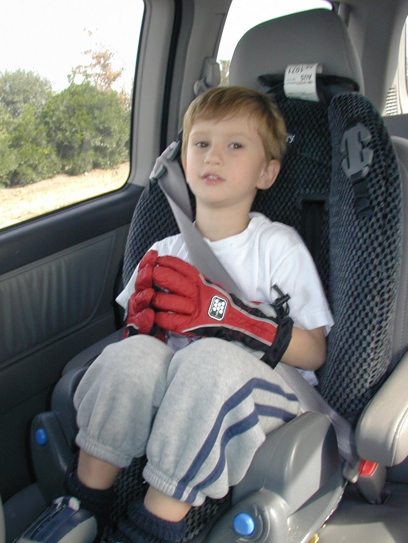 2003/12(December)/Misc/2003-12-04-Chance-gloves.JPG