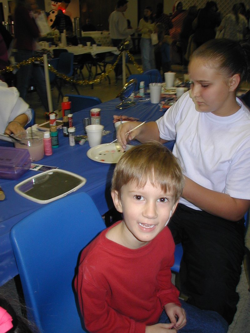 2003/12(December)/Misc/800x600_2003-12-06-Church-Santa-breakfast-01-Chance-facepaint.JPG