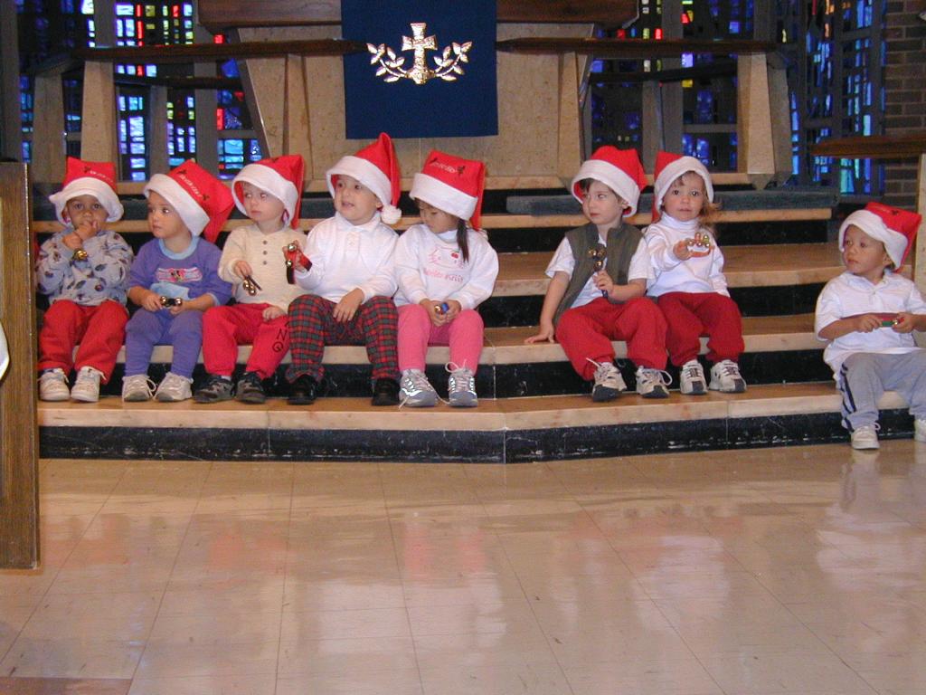2003/12(December)/Xmas-Pageant/1024x768_2003-12-12-Xmas-pageant-04-Dax.JPG