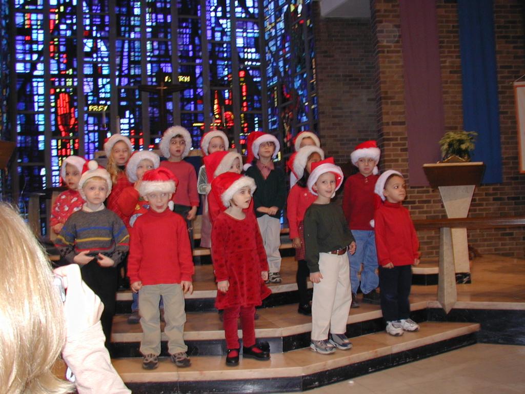 2003/12(December)/Xmas-Pageant/1024x768_2003-12-12-Xmas-pageant-13-Chance.JPG